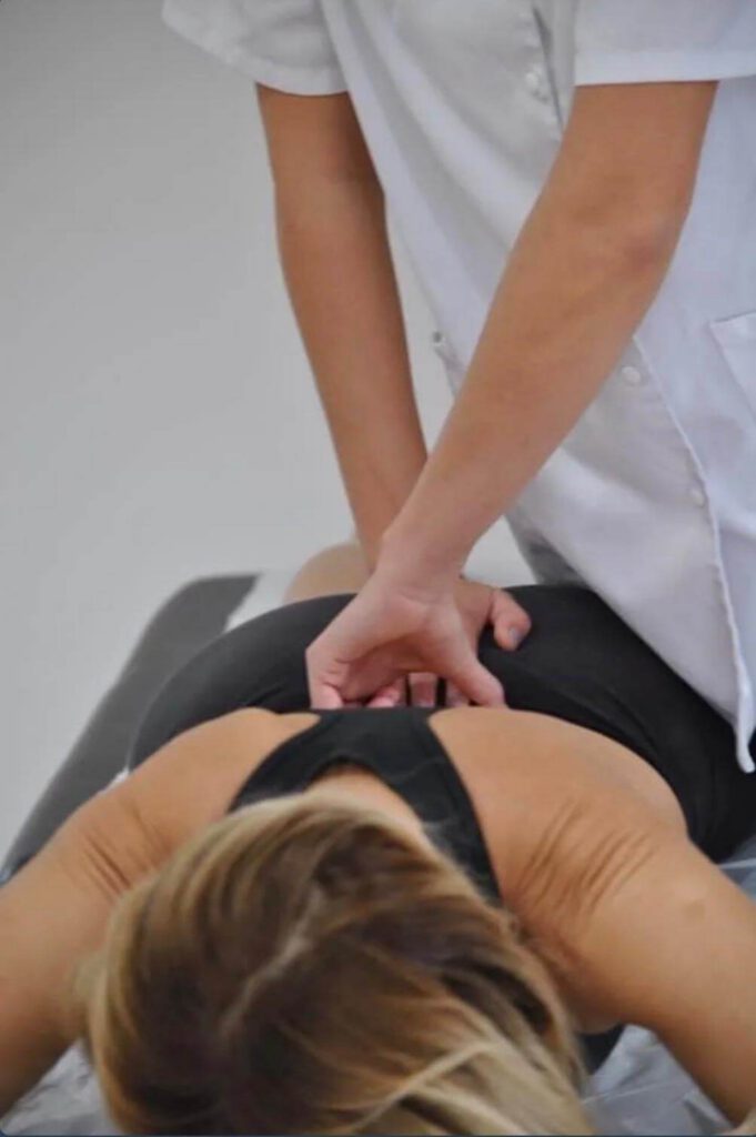 Séance ostéopathie au cabinet Julie Perrouse